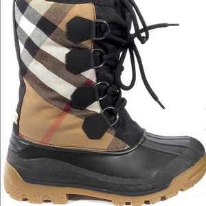 Authentic Burberry Montrose winter boots